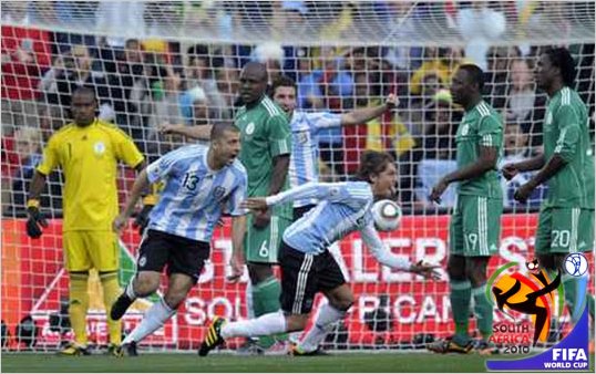 Sufrido triunfo de la Argentina de Messi y Maradona ante Nigeria