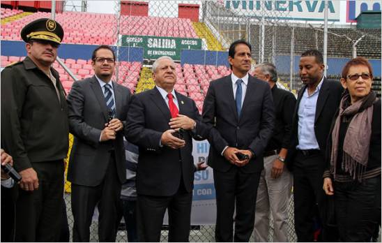 Retiran las molestosas mallas de seguridad en el Estadio Ol�mpico Atahualpa