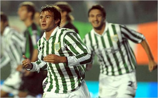 Banfield humill� al Deportivo Cuenca en Ecuador