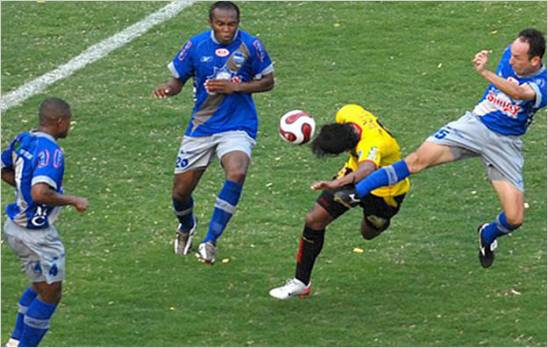 Barcelona derrot� a Emelec y sum� su triunfo 59 sobre los azules en el Cl�sico