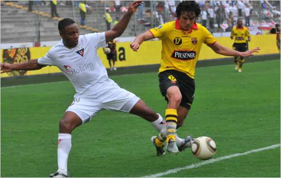 Alex Aguinaga debut� como DT del Barcelona ecuatoriano venciendo al Jos� Ter�n