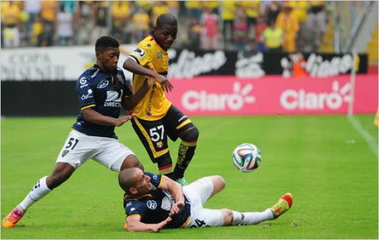 Barcelona vence a Independiente por 2 a 0 y sube al quinto puesto 