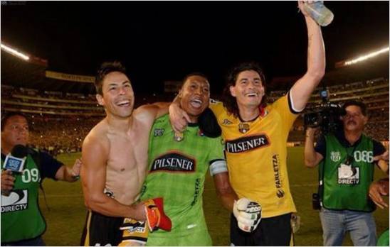 Barcelona es el l�der del campeonato ecuatoriano al vencer 1-0 a Emelec
