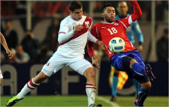 Chile venci� a Per� en el final y clasific� primero en su grupo (Video)