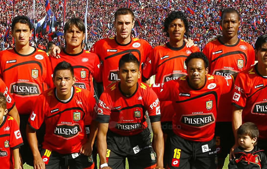 Cuenca queda a un punto de la Liga de Quito que perdi� ante Emelec