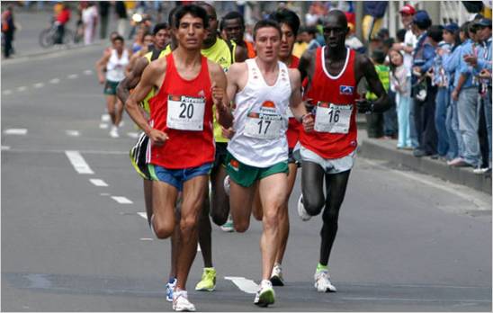 Peruano Constantino Le�n gan� la carrera 15k