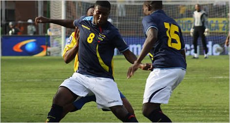 Colombia logra angustiosa victoria 2-0 ante Ecuador