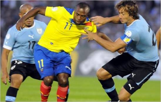 Ecuador rescat� un punto en Uruguay y lleg� a la cima
