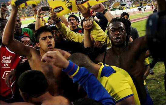 Ecuador llegÃ³ a Santiago con equipo completo para enfrentar a Chile