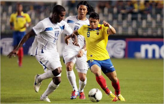 Con dos goles de Jaime Ayov�, Ecuador venci� a Honduras en Guayaquil