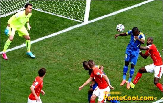Ecuador cay� ante su similar de Suiza por 2 a 1 en su debut en Brasil 2014 
