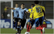 Uruguay logra un empate ante Ecuador y se mantiene l�der del grupo B