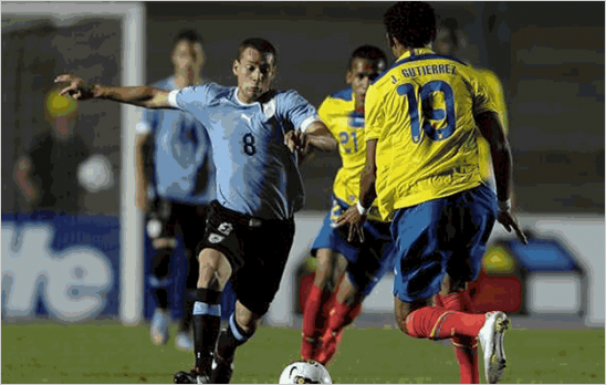 Uruguay logra un empate ante Ecuador y se mantiene l�der del grupo B