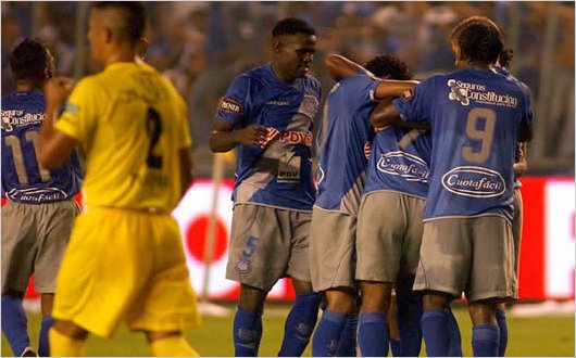 Emelec gust�, gole� y celebr� por su triunfo ante el Barcelona