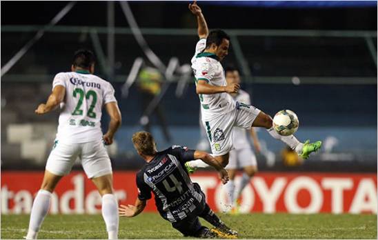 Emelec propina al Le�n primera derrota en Copa Libertadores