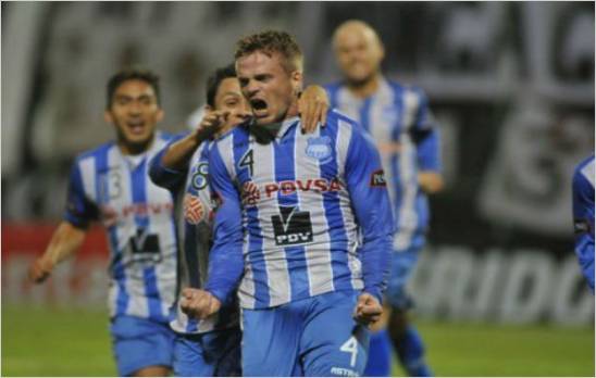 Emelec se pasea ante Olimpia en Asunci�n para ganar 1-0 en Paraguay