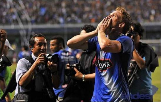 Emelec golea al nacional y es l�der en Ecuador