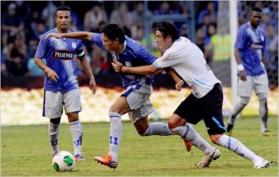 Emelec gole� a Macar� 3-0 en su debut en el Campeonato Nacional