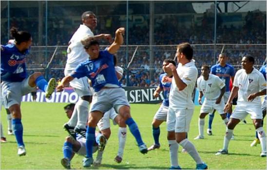 Emelec se consagra como subcampe�n del f�tbol ecuatoriano 2012 al derrotar a la U