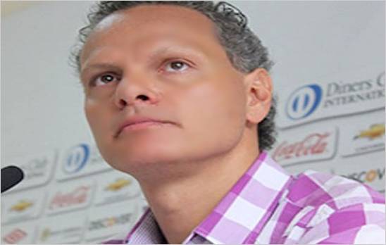 Suspenden un a�o calendario a Esteban Paz dirigente de LDU de Quito
