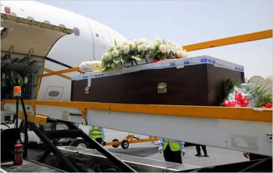 El aviÃ³n que trae los restos del 