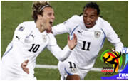 De la mano de Forlan Uruguay vence a Sudafrica