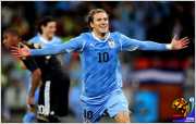 El uruguayo Forl�n elegido bal�n de oro del Mundial 2010