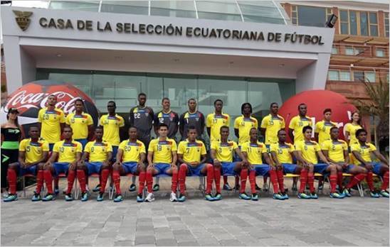 La selecci�n ecuatoriana de f�tbol pos� para la foto oficial