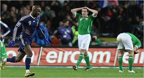 Francia lamenta clasificaci�n a Sudafrica 2010 con mano de Henry