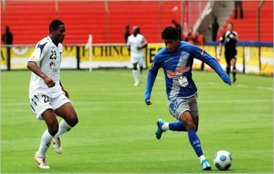Liga de Quito gan� 2-0 a Emelec en duelo de ida por la final en Ecuador