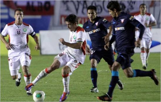 Liga de Loja y Liga de Quito dividieron honores empatando sin goles