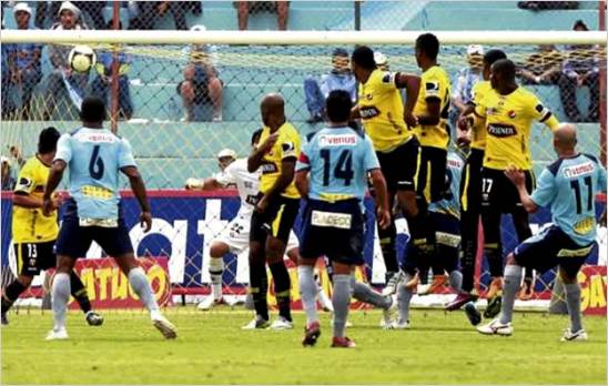 Con gol de Omar Guerra Macar� venci� a Barcelona en el Bellavista