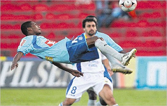 Macar� y Espoli dividen honores en el Bellavista