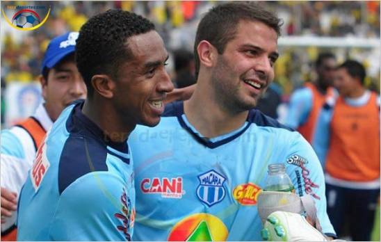 El cl�sico ambate�o se visti� de celestes al derrotar Macar� 2 a 0 al T�cnico Universitario