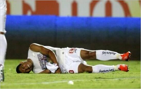 Montero anota y se echa al piso a llorar con camiseta del Chucho Benitez