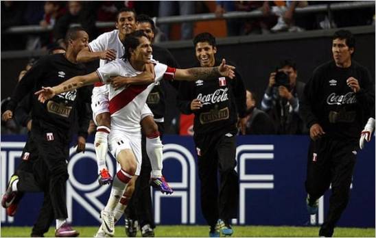 Per� festeja el tercer puesto con �vinotinto�  (Video)