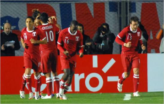 Per� toca las puertas de cuartos de final y M�xico ensaya la retirada (Video)