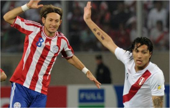 Con un inspirado Guerrero, el equipo peruano la gan� 2-0 a Paraguay