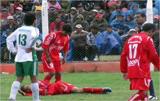 Cuatro jugadores de un equipo peruano drogados por los rivales