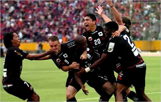 Deportivo Quito empata con Liga y se mantiene de l�der en Ecuador