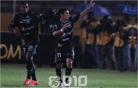 Deportivo Quito golea 5-0 a las Chivas y pasa a octavos de la Libertadores