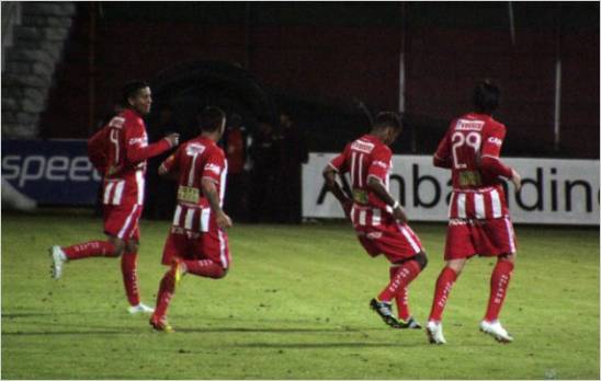 T�cnico Universitario gan� y mete presi�n desde abajo