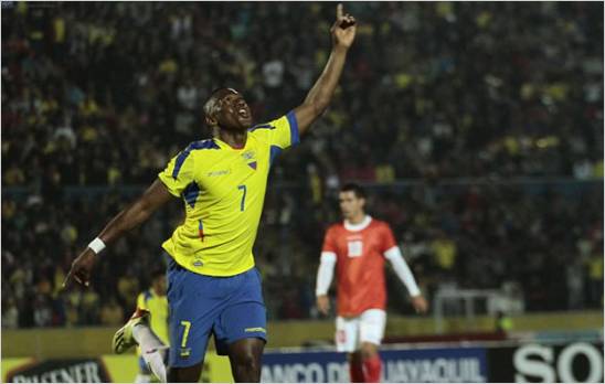 Selecci�n de Ecuador derrot� 2-1 al combinado de extranjeros