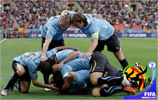 Por los goles de Su�rez, Uruguay vence a Corea y se mete en cuartos