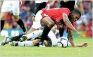 Valencia juega en triunfo del Man United sobre el Hull