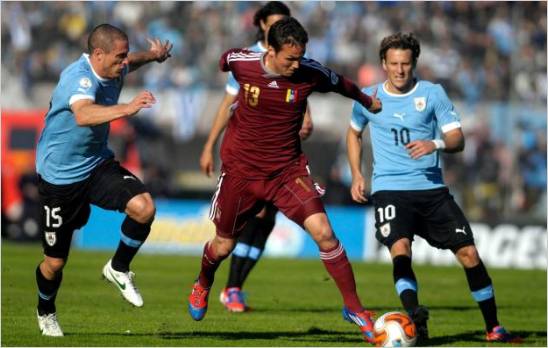 Uruguay no puede con Venezuela y cede los primeros puntos en casa